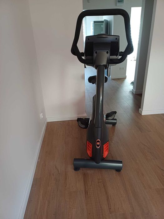 Rower stacjonarny Smooth Fitnes Momentum UB5