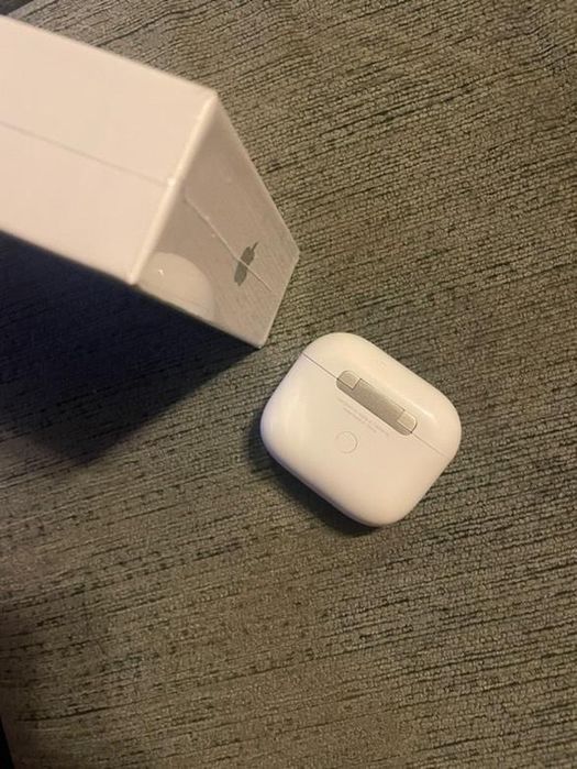 AirPods 3rd Generation64585813180930123