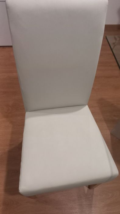 Mesa de jantar quadrada nova