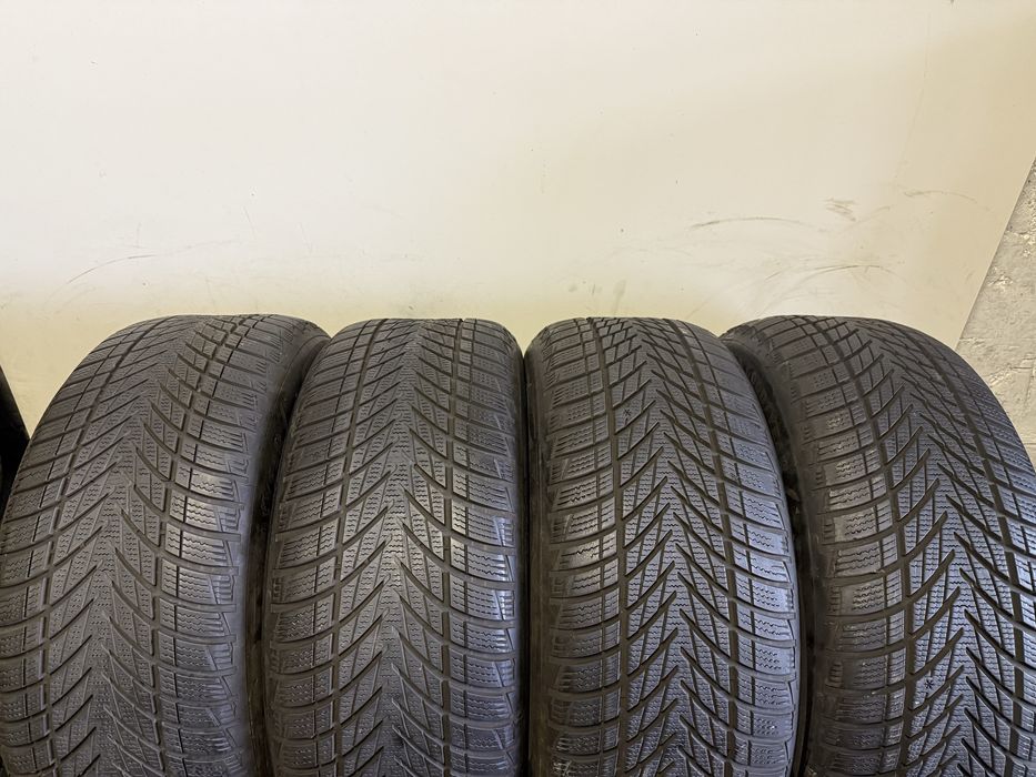 Zimowe opony Good Year 225/50r17 2024r