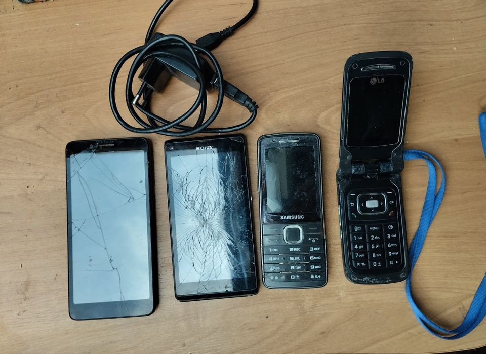 Zestaw telefonów