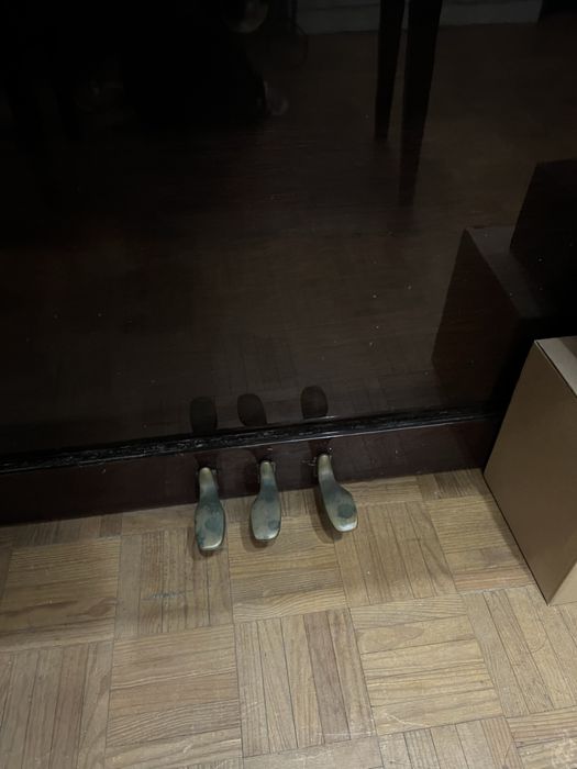 Piano vertical Osaki com história – para restauro