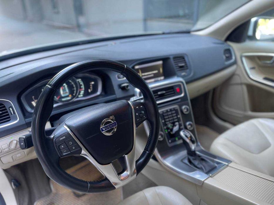 Volvo V60 2.0 бензин