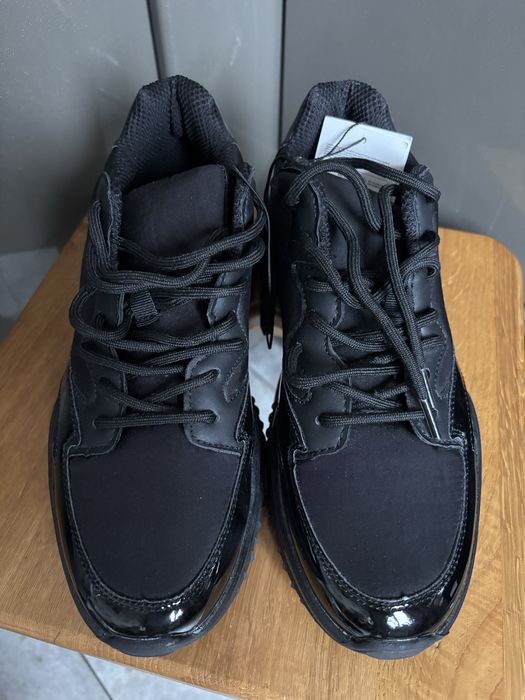 Кросівки Reserved