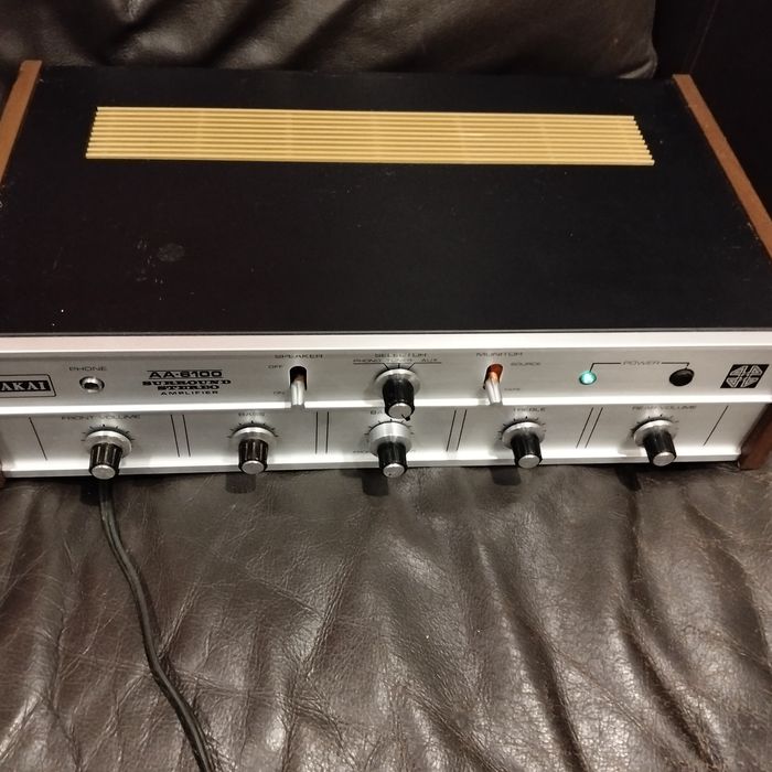 Amplificador Akai AA-6100