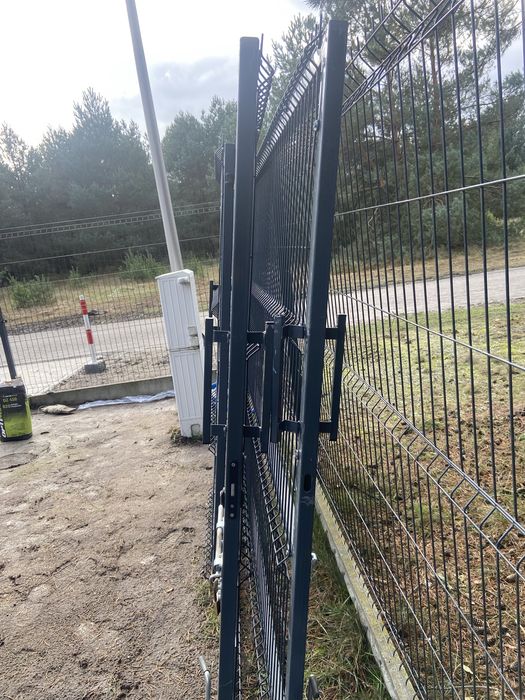 Brama ogrodzeniowa z furtką - duża