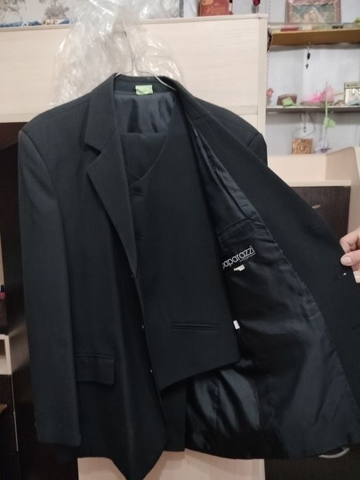 Продам костюм тройка