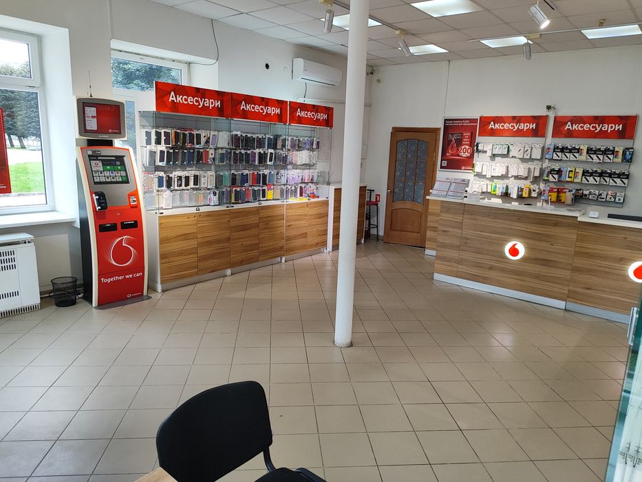 Розпродаж вітрин з моб. салону