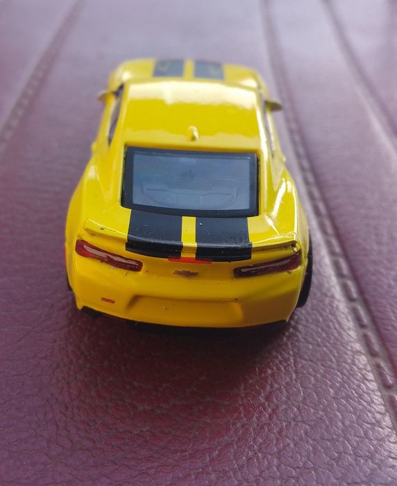 Продаю модельку Camaro