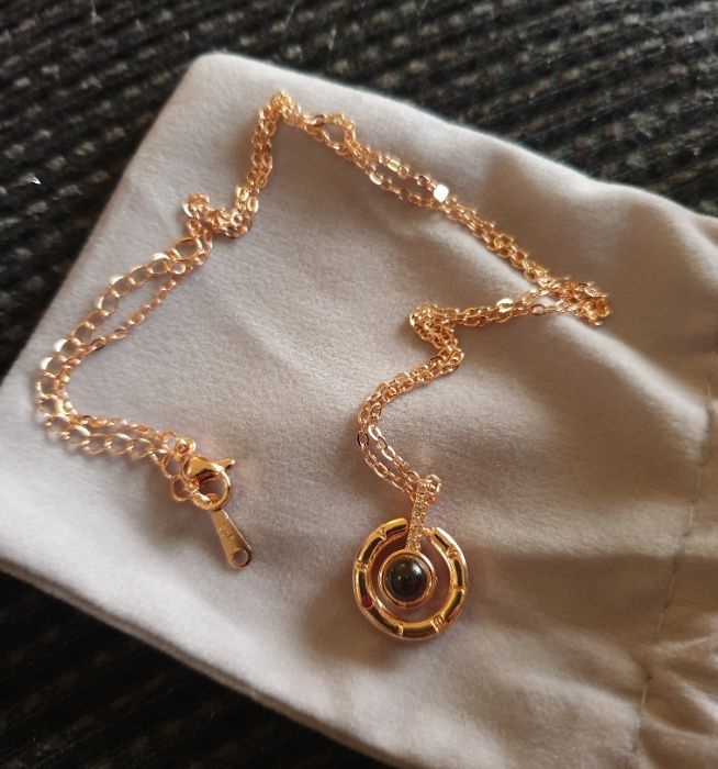 Colar pingente cor ouro rosa