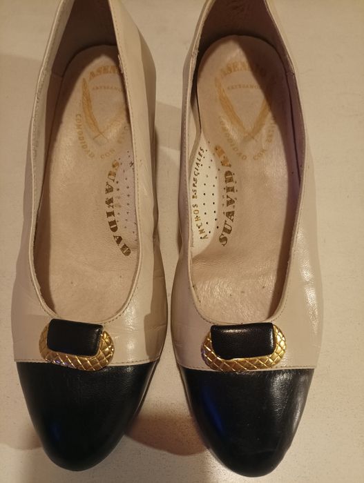 Sapatos de pele,em preto,creme e dourado, de marca Suavidad, tamanho 37