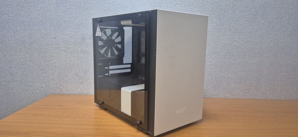 Корпус NZXT H200 White Black (CA-H200B-W1)