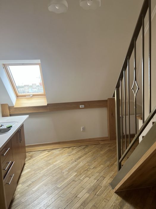 Здам в оренду комерційне приміщення по вул. Банковій в центрі міста.