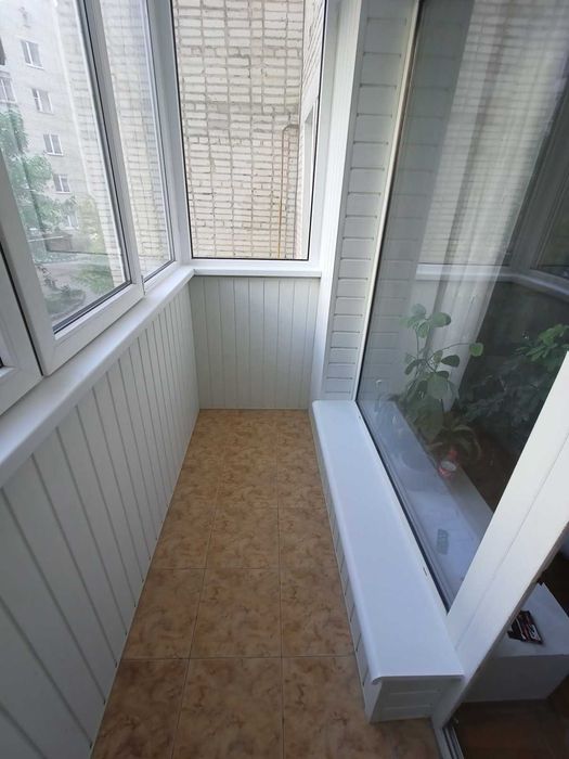 Балкони. Встановлення балконних вікон. Обшивка та утеплення балконів.