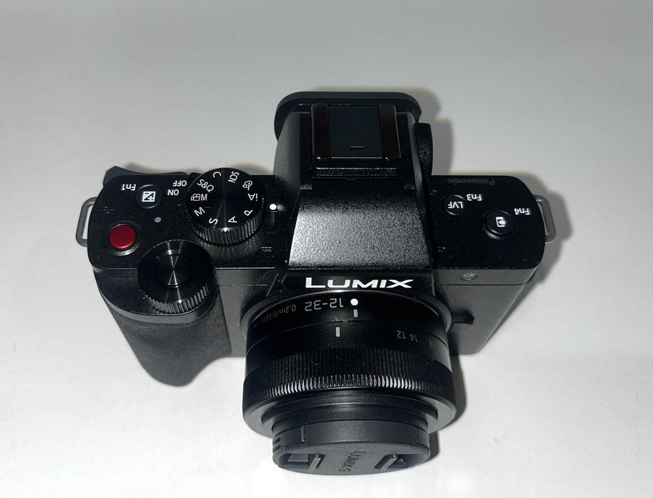 Panasonic Lumix G110V + obiektyw 12‑32 mm + statyw vlogowy – jak nowy!