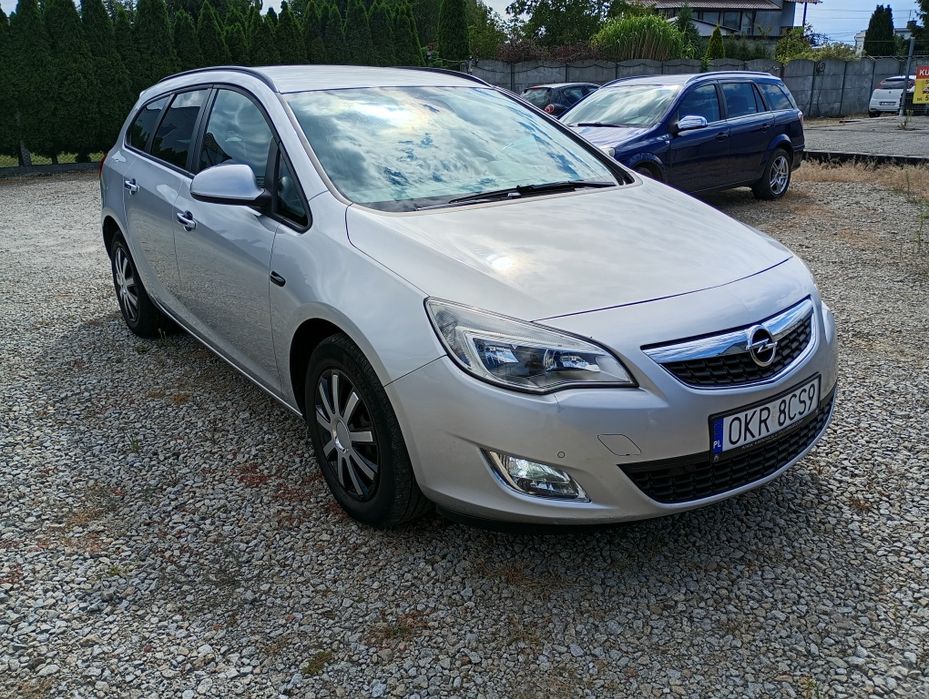 Astra J 1.7 CDTI.  Kombi .