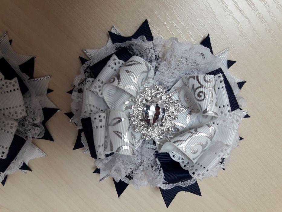 Красивый набор украшений для школьницы