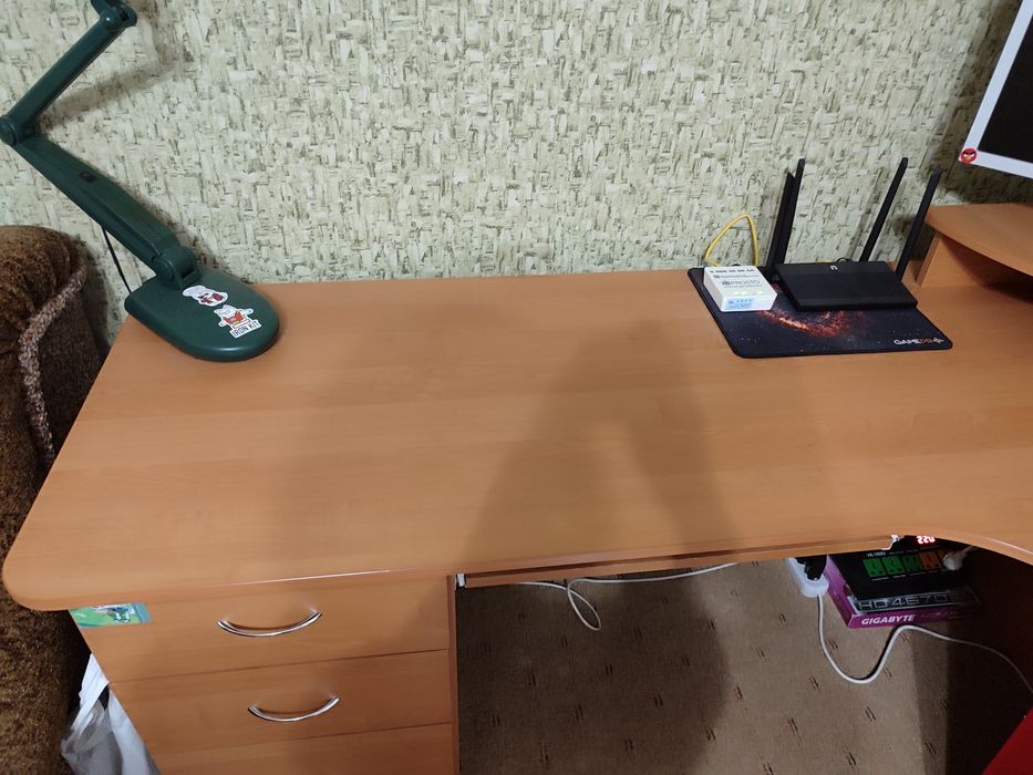 Стол, угловий комп'ютерний