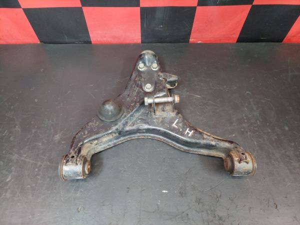 Braço de suspensão frente esquerdo MITSUBISHI L 200 / Triton Pick Up C