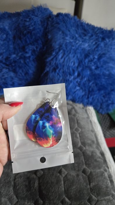 Kolczyki akrylowe dwustronne.