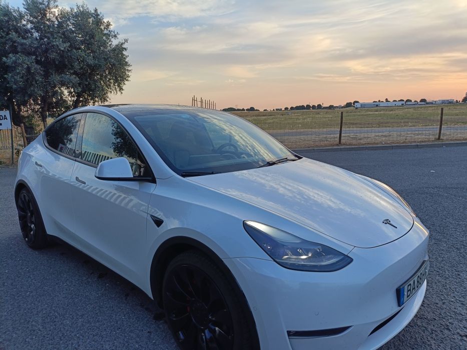 Tesla Model Y — fotografia 4