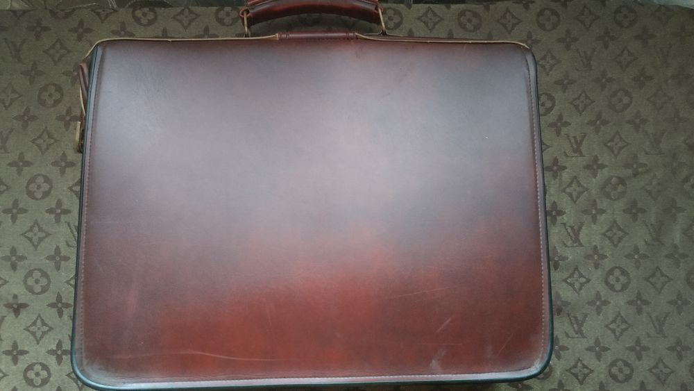 Продам портфель 330 Х 430 мм