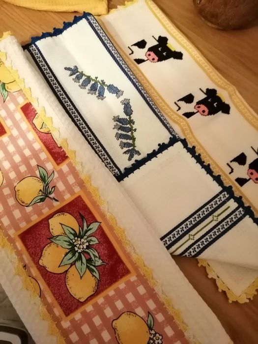 Kitchen Towels or Trays64584973907843123