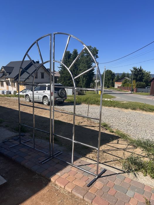 Stelaż okno dziekine z kratą okiennica duza