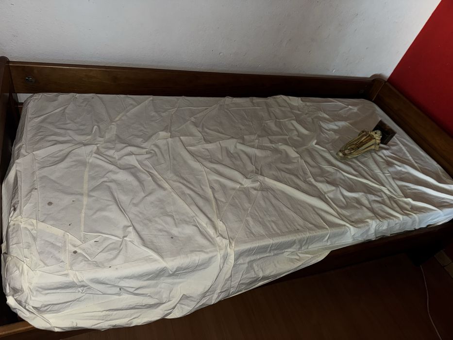 Cama de solteiro424590961206906881