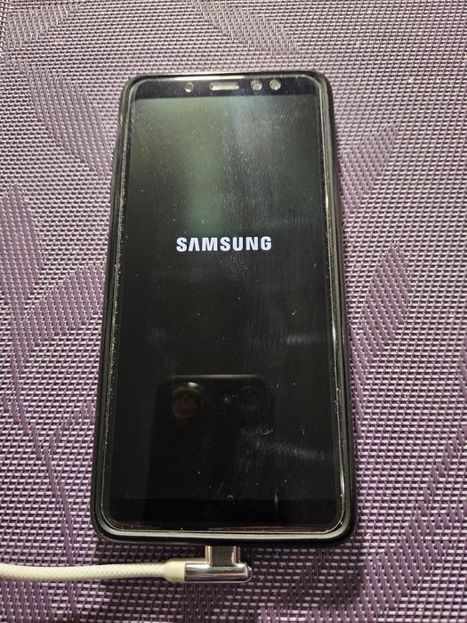 Продам телефон Samsung A8+