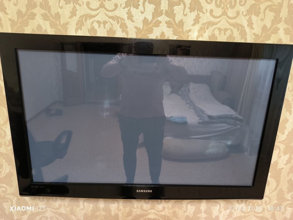 Продам телевизор Samsung 42 диаг.+кронштейн+смартприставка в подарок