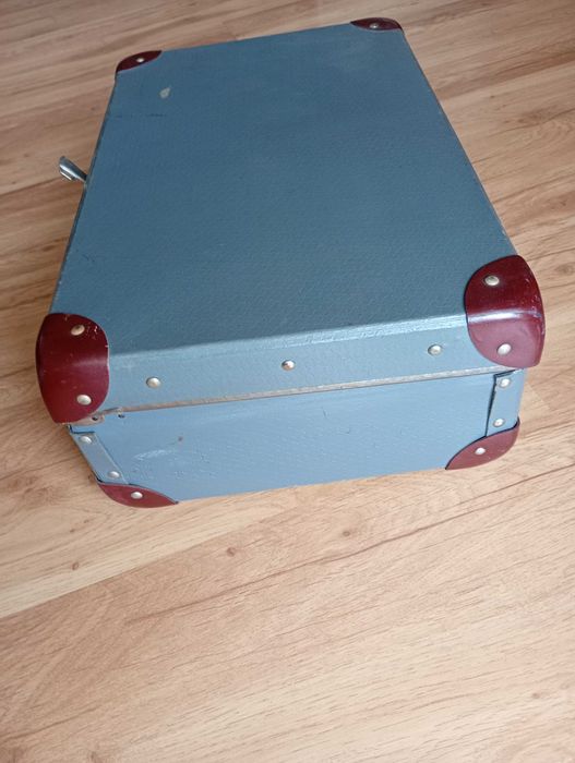 Stara walizka podróżna lata 50-te