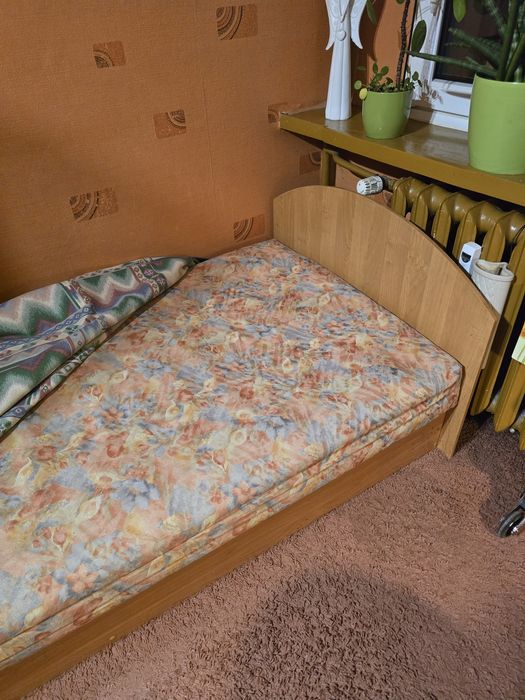 Tapczan / łóżko jednoosobowe z pojemnikiem – 200×90