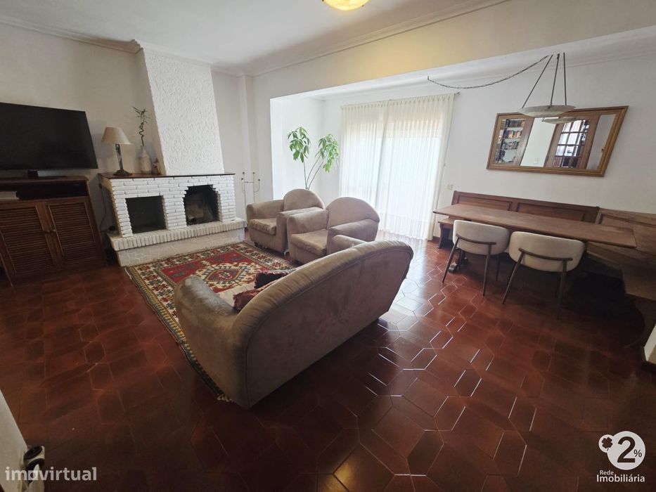 Apartamento T2 com terraço em Santa Marinha ( Vila Nova de Gaia )
