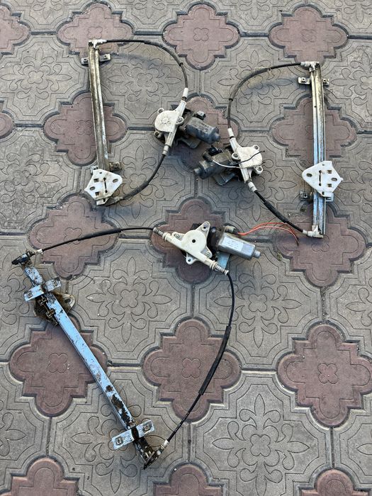 Склопідйомник чері амулет