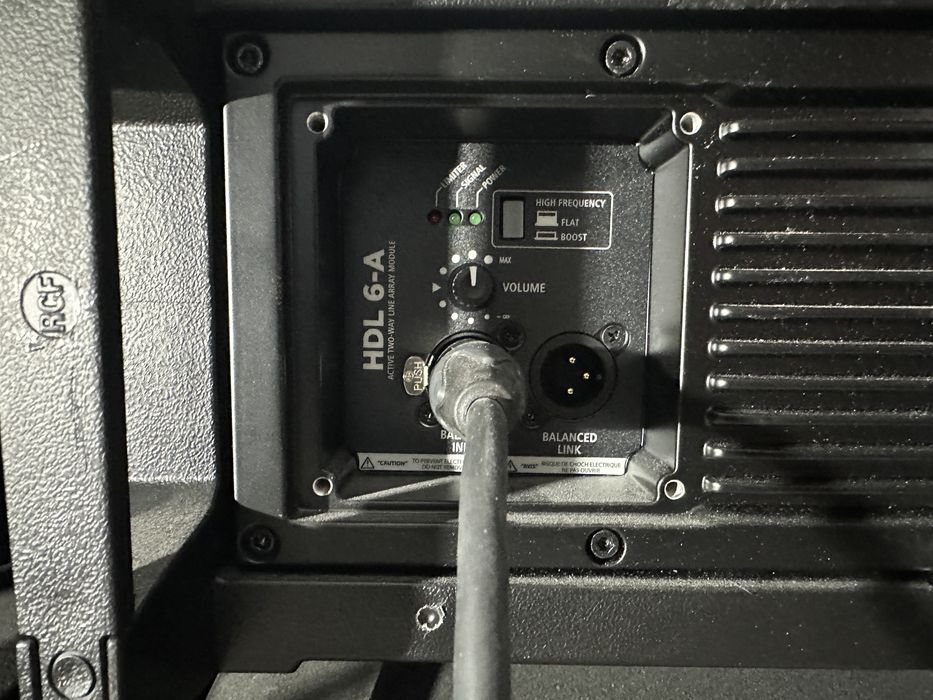 Colunas Line Array RCF HDL-6-A com Flybar