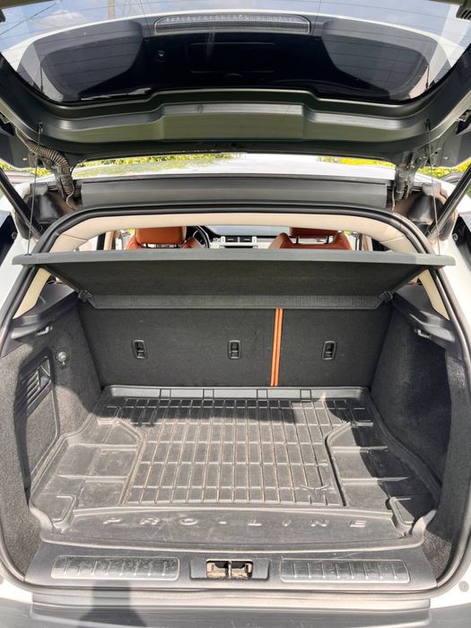 Продам  свій Офійійний Range Rover Evoque