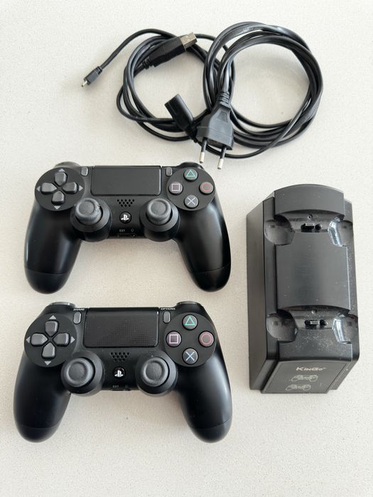 Playstation 4 Slim de 1TB + 2 comandos