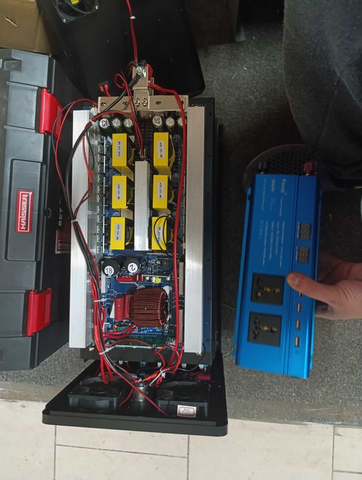 Інвертор на 12/24v в  в крутому корпусі на 6000W/3000W