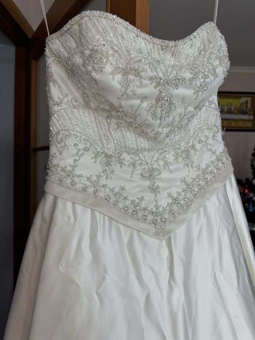 Весільна сукня з шлейфом , розмір м