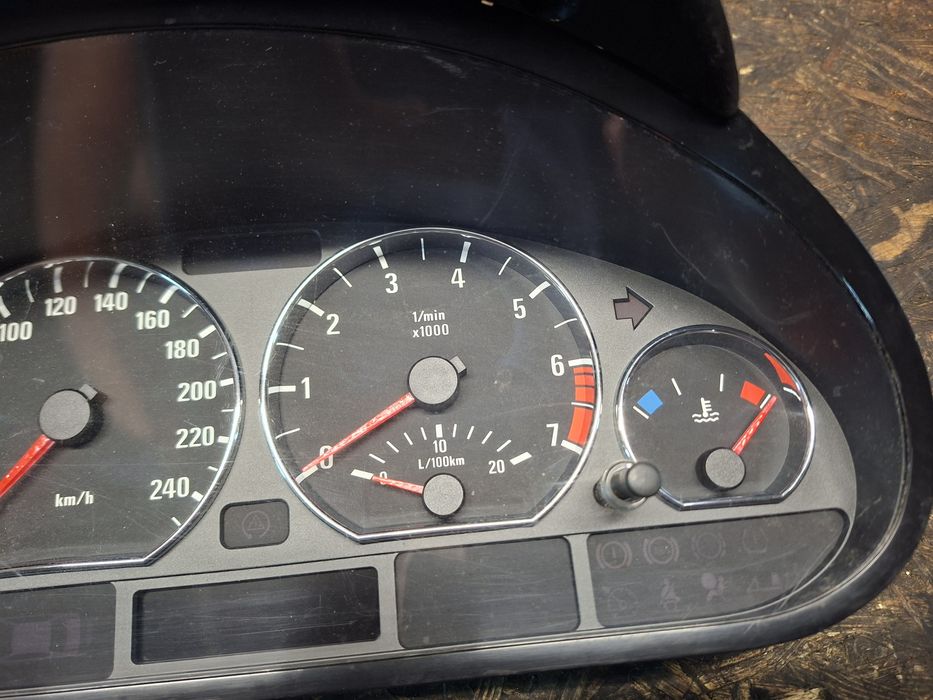 Licznik BMW e46 316i 318i benzyna R4 ramki CHROM