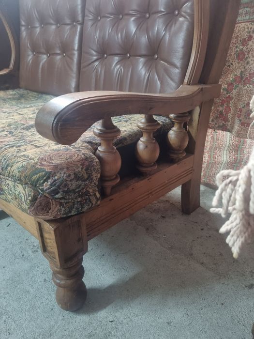 Sofá 2 lugares em madeira e couro