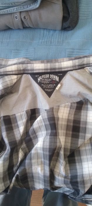 Camisa Tommy Hilfiger em perfeito estado
