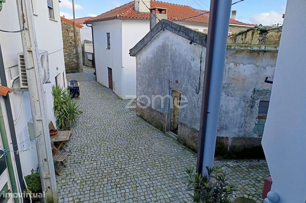 Reerguer com Estilo: Moradia T2 com Vista sobre Paços, Sabrosa