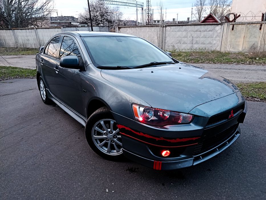 Mitsubishi lancer 10