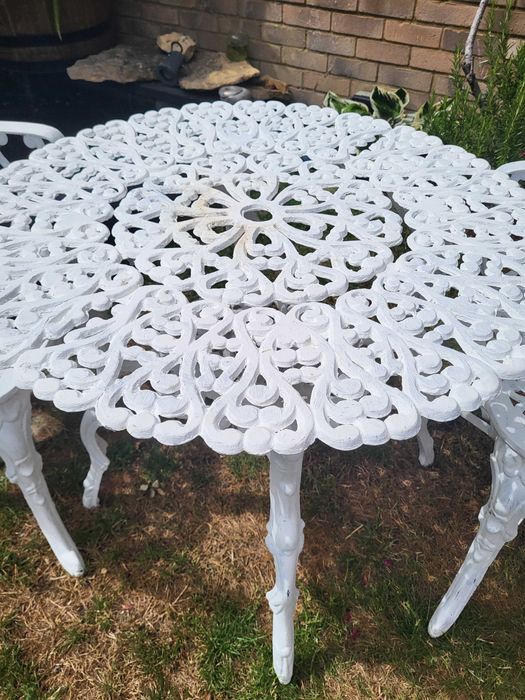 Wyjątkowy zestaw aluminiowych mebli ogrodowych. Styl francuski dworek