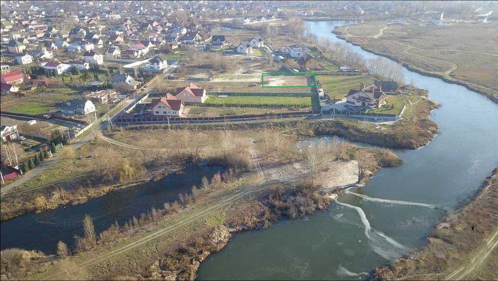 Земельна ділянка в с.Гнідин біля річки