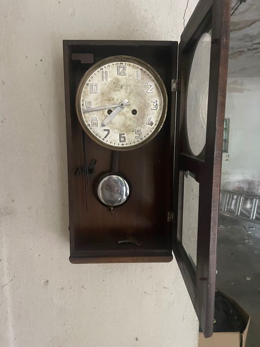 Zegar na ścianę ścienny wiszący z wahadłem mechaniczny