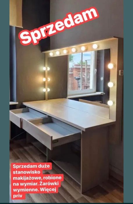 Toaletka z lustrem led i wymiennymi żarówkami