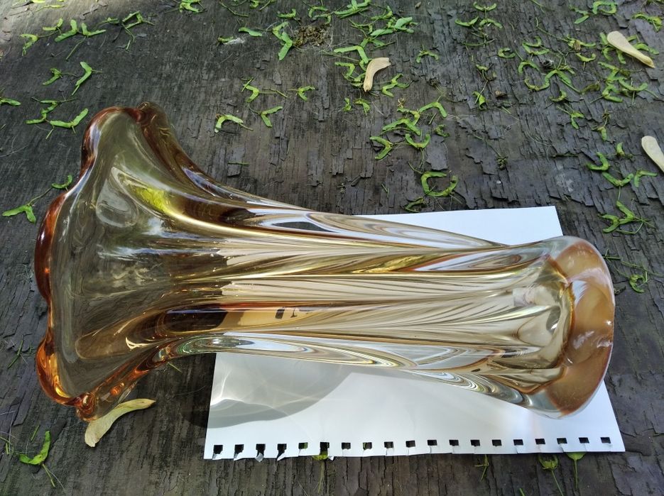 Ваза Чешская богемия стекло винтаж 60 - х жёлтая